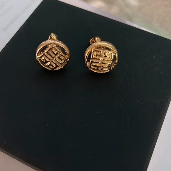 Givenchy 100% Authentic Clip on earrings gold - Picture 6 of 6